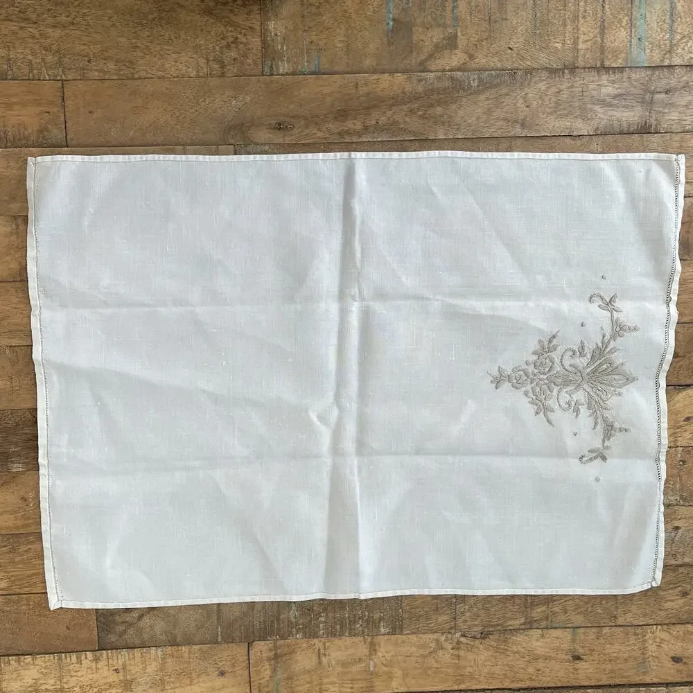 Vintage 2 Placemats 2 Napkins Set Floral Gray Embroidery Linen